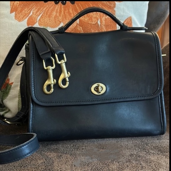 Coach Handbags - VINTAGE COACH COURT BLACK WITH STRAP & HANGTAG - PREOWNED VERY GOOD CONDITION 🖤